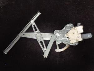 Gebruikte Ruitmechaniek 4Deurs rechts-voor Toyota Avensis Wagon (T25/B1E) 1.8 16V VVT-i Prijs € 35,00 Margeregeling aangeboden door Westerhof autodemontage