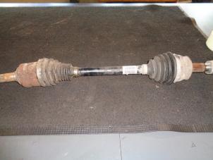 Gebruikte Steekas links-voor Opel Corsa D 1.2 16V Prijs € 36,30 Inclusief btw aangeboden door Westerhof autodemontage