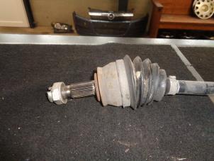 Gebruikte Steekas rechts-voor Opel Corsa D 1.2 16V Prijs € 30,00 Margeregeling aangeboden door Westerhof autodemontage