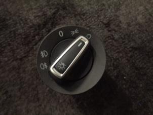 Gebruikte Licht Schakelaar Volkswagen Polo V (6R) 1.0 TSI 12V BlueMotion Prijs € 35,00 Margeregeling aangeboden door Westerhof autodemontage