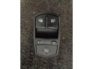 Gebruikte Raam schakelaar elektrisch Opel Corsa D 1.2 16V Prijs € 10,00 Margeregeling aangeboden door Westerhof autodemontage