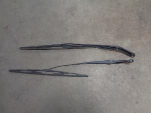 Gebruikte Ruitenwisserarm voor Opel Meriva 1.4 16V Twinport Prijs € 10,00 Margeregeling aangeboden door Westerhof autodemontage