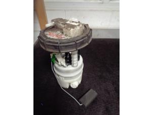 Gebruikte Benzinepomp Renault Twingo II (CN) 1.2 16V Prijs € 35,00 Margeregeling aangeboden door Westerhof autodemontage