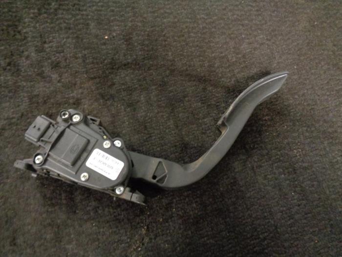Gebruikte Sensor Gaspedaalpositie Renault Twingo II (CN) 1.2 16V Prijs € 25,00 Margeregeling aangeboden door Westerhof autodemontage
