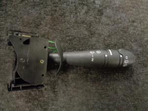 Gebruikte Schakelaar Ruitenwisser Renault Twingo II (CN) 1.2 16V Prijs € 15,00 Margeregeling aangeboden door Westerhof autodemontage