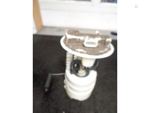 Gebruikte Benzinepomp Renault Twingo II (CN) 1.2 16V Prijs € 35,00 Margeregeling aangeboden door Westerhof autodemontage