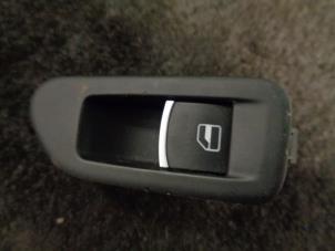 Gebruikte Raam schakelaar elektrisch Volkswagen Golf VI Variant (AJ5/1KA) 1.4 TSI 122 16V Prijs € 10,00 Margeregeling aangeboden door Westerhof autodemontage