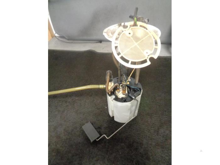 Gebruikte Benzinepomp Audi A6 (C6) 2.4 V6 24V Prijs € 40,00 Margeregeling aangeboden door Westerhof autodemontage