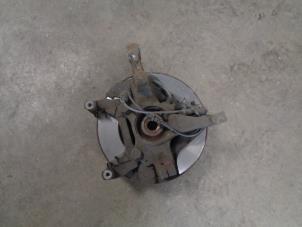 Gebruikte Asschenkel rechts-voor Opel Corsa D 1.4 16V Twinport Prijs € 35,00 Margeregeling aangeboden door Westerhof autodemontage