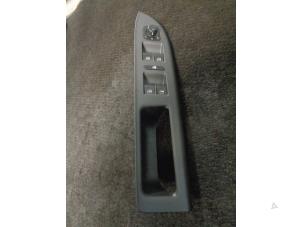 Gebruikte Elektrisch Raam Schakelaar Volkswagen Golf Plus (5M1/1KP) 1.6 FSI 16V Prijs € 20,00 Margeregeling aangeboden door Westerhof autodemontage