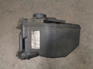 Gebruikte Luchtfilterhuis Peugeot 308 SW (4E/H) 1.6 VTI 16V Prijs € 40,00 Margeregeling aangeboden door Westerhof autodemontage