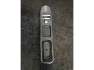 Gebruikte Ruit schakelaar elektrisch Peugeot 307 (3A/C/D) 1.6 16V Prijs € 10,00 Margeregeling aangeboden door Westerhof autodemontage