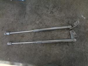 Gebruikte Set Gasdempers Achterklep Suzuki Swift (ZA/ZC/ZD1/2/3/9) 1.3 VVT 16V Prijs € 25,00 Margeregeling aangeboden door Westerhof autodemontage