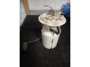 Gebruikte Benzinepomp Renault Megane III Coupe (DZ) 1.6 16V Prijs € 30,00 Margeregeling aangeboden door Westerhof autodemontage