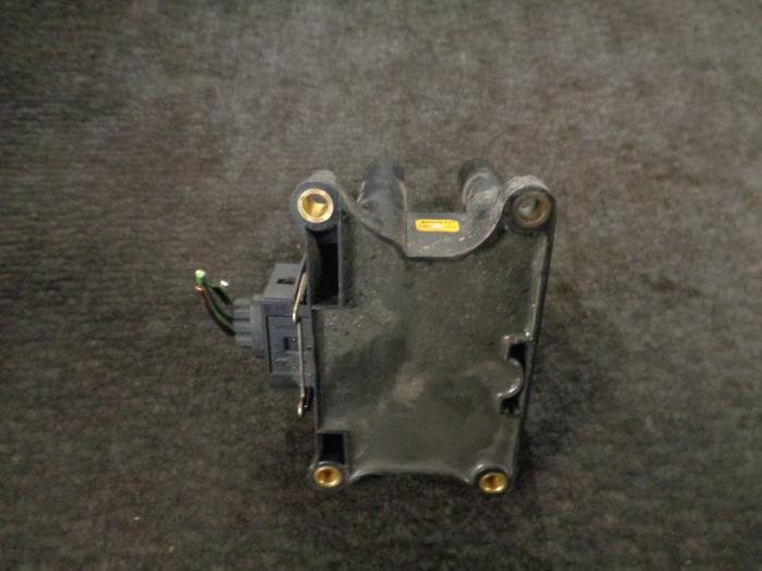 Bobine van een Ford Fiesta 5 (JD/JH) 1.4 16V 2004