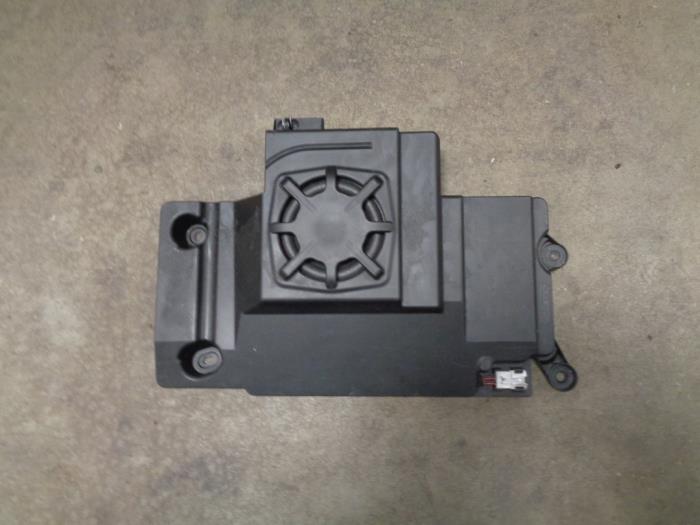 Gebruikte Subwoofer Renault Twingo III (AH) 1.0 SCe 70 12V Prijs € 70,00 Margeregeling aangeboden door Westerhof autodemontage