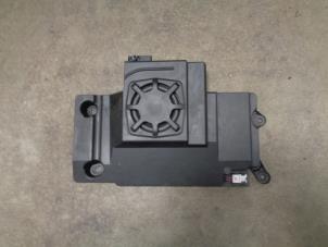 Gebruikte Subwoofer Renault Twingo III (AH) 1.0 SCe 70 12V Prijs € 70,00 Margeregeling aangeboden door Westerhof autodemontage