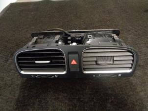 Gebruikte Luchtrooster Dashboard Volkswagen Golf VI (5K1) 1.2 TSI BlueMotion Prijs € 25,00 Margeregeling aangeboden door Westerhof autodemontage