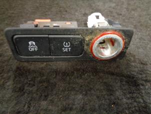 Gebruikte ESP Schakelaar Volkswagen Up! (121) 1.0 12V 60 Prijs € 10,00 Margeregeling aangeboden door Westerhof autodemontage