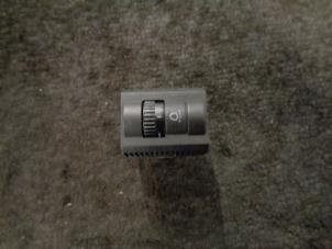 Gebruikte Schakelaar Koplamp Ihv Volkswagen Up! (121) 1.0 12V 60 Prijs € 10,00 Margeregeling aangeboden door Westerhof autodemontage