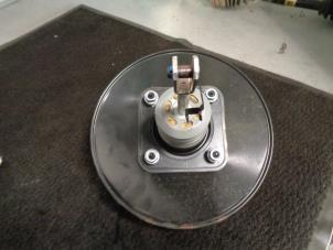 Gebruikte Rembooster Renault Twingo II (CN) 1.2 16V Prijs € 20,00 Margeregeling aangeboden door Westerhof autodemontage