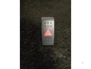 Gebruikte Paniekverlichtings Schakelaar Suzuki Swift (ZA/ZC/ZD1/2/3/9) 1.3 VVT 16V Prijs € 10,00 Margeregeling aangeboden door Westerhof autodemontage
