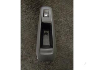 Gebruikte Ruit schakelaar elektrisch Peugeot 308 (L3/L8/LB/LH/LP) 2.0 GT HDi, Blue HDi 16V Prijs € 10,00 Margeregeling aangeboden door Westerhof autodemontage