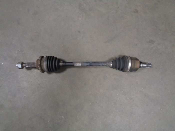 Gebruikte Aandrijfas links-voor Chevrolet Spark (M300) 1.0 16V Prijs € 35,00 Margeregeling aangeboden door Westerhof autodemontage