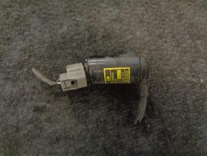 Gebruikte Ruitensproeierpomp voor Chevrolet Spark (M300) 1.0 16V Prijs € 15,00 Margeregeling aangeboden door Westerhof autodemontage