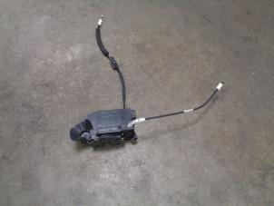 Gebruikte Deurslot Mechaniek 4Deurs rechts-voor Peugeot 308 (L3/L8/LB/LH/LP) 2.0 GT HDi, Blue HDi 16V Prijs € 40,00 Margeregeling aangeboden door Westerhof autodemontage