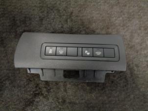 Gebruikte Schakelaar (diversen) Peugeot 308 (L3/L8/LB/LH/LP) 2.0 GT HDi, Blue HDi 16V Prijs € 15,00 Margeregeling aangeboden door Westerhof autodemontage