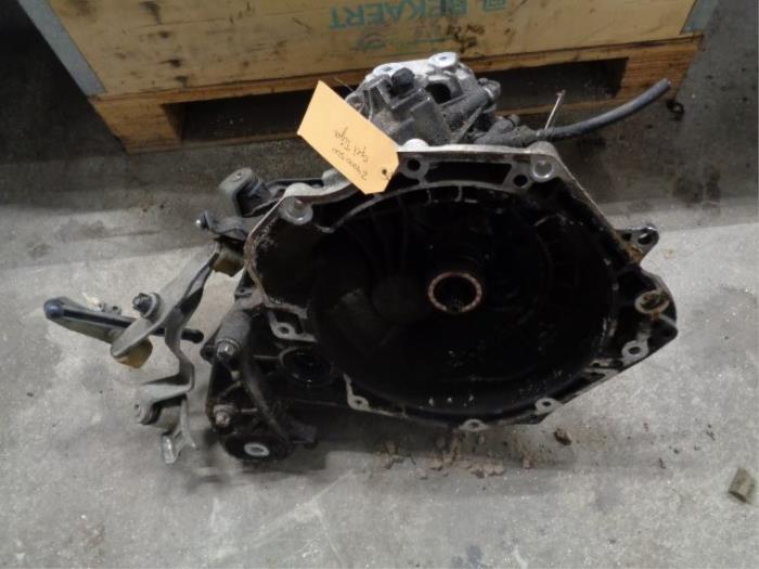 Gebruikte Versnellingsbak Opel Tigra Twin Top 1.4 16V Prijs € 100,00 Margeregeling aangeboden door Westerhof autodemontage