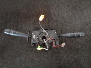 Gebruikte Licht + Raw Schakelaar Renault Clio II (BB/CB) 1.2 16V Prijs € 35,00 Margeregeling aangeboden door Westerhof autodemontage