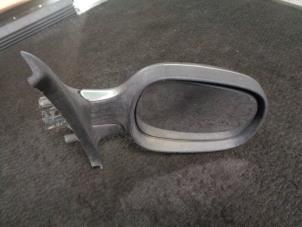 Gebruikte Spiegel Buiten rechts Renault Clio II (BB/CB) 1.2 16V Prijs € 20,00 Margeregeling aangeboden door Westerhof autodemontage