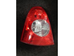 Gebruikte Achterlicht links Renault Clio II (BB/CB) 1.2 16V Prijs € 25,00 Margeregeling aangeboden door Westerhof autodemontage