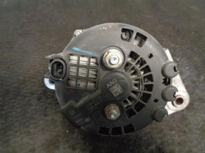 Dynamo van een Chevrolet Spark (M300) 1.0 16V Bifuel 2011