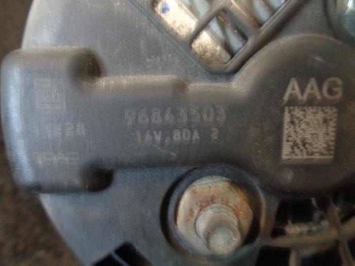 Dynamo van een Chevrolet Spark (M300) 1.0 16V Bifuel 2011