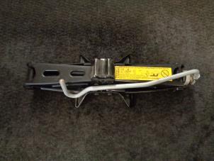 Gebruikte Krikset Renault Twingo II (CN) 1.2 Prijs € 25,00 Margeregeling aangeboden door Westerhof autodemontage