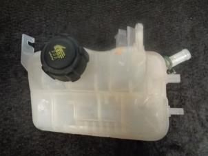 Gebruikte Koelvloeistof Reservoir Renault Grand Scénic III (JZ) 2.0 16V CVT Prijs € 10,00 Margeregeling aangeboden door Westerhof autodemontage