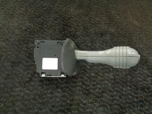 Gebruikte Ruitenwis Schakelaar Renault Twingo (C06) 1.2 Prijs € 15,00 Margeregeling aangeboden door Westerhof autodemontage