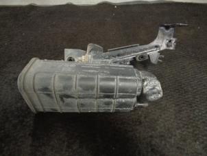 Gebruikte Koolstoffilter Renault Clio IV Estate/Grandtour (7R) 0.9 Energy TCE 90 12V Prijs € 55,00 Margeregeling aangeboden door Westerhof autodemontage