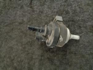 Gebruikte Vacuum ventiel Renault Clio IV Estate/Grandtour (7R) 0.9 Energy TCE 90 12V Prijs € 20,00 Margeregeling aangeboden door Westerhof autodemontage