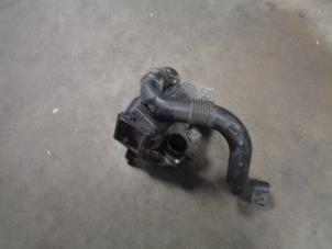 Gebruikte Luchtfilterhuis Renault Clio IV Estate/Grandtour (7R) 0.9 Energy TCE 90 12V Prijs € 20,00 Margeregeling aangeboden door Westerhof autodemontage