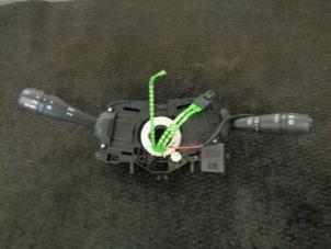 Gebruikte Combischakelaar Stuurkolom Renault Clio IV Estate/Grandtour (7R) 0.9 Energy TCE 90 12V Prijs € 75,00 Margeregeling aangeboden door Westerhof autodemontage