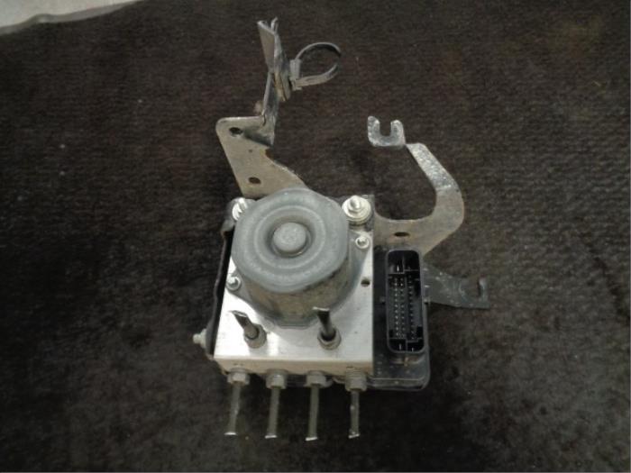 Gebruikte ABS Pomp Renault Clio IV Estate/Grandtour (7R) 0.9 Energy TCE 90 12V Prijs € 75,00 Margeregeling aangeboden door Westerhof autodemontage
