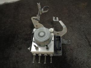 Gebruikte ABS Pomp Renault Clio IV Estate/Grandtour (7R) 0.9 Energy TCE 90 12V Prijs € 75,00 Margeregeling aangeboden door Westerhof autodemontage