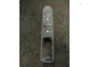 Gebruikte Raam schakelaar elektrisch Peugeot 307 (3A/C/D) 1.4 16V Prijs € 10,00 Margeregeling aangeboden door Westerhof autodemontage