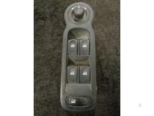 Gebruikte Ruit schakelaar elektrisch Renault Modus/Grand Modus (JP) 1.6 16V Autom. Prijs € 15,00 Margeregeling aangeboden door Westerhof autodemontage