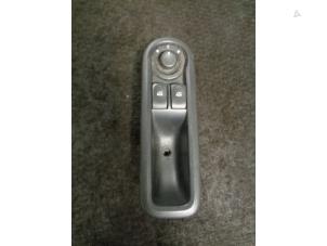 Gebruikte Raam schakelaar elektrisch Renault Twingo II (CN) 1.2 16V Prijs € 15,00 Margeregeling aangeboden door Westerhof autodemontage