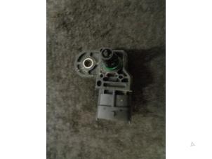 Gebruikte Map Sensor (inlaatspruitstuk) Renault Captur (2R) 0.9 Energy TCE 12V Prijs € 20,00 Margeregeling aangeboden door Westerhof autodemontage